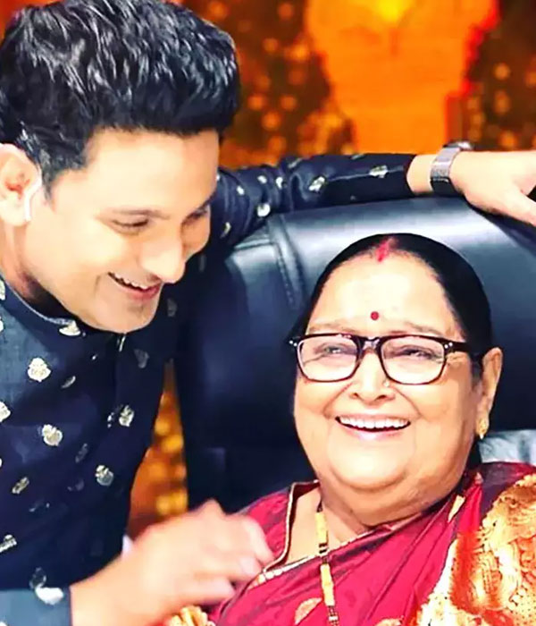 Manoj Muntashir with his Mother
