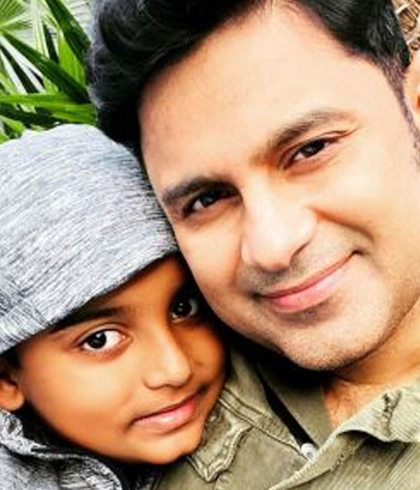 Manoj Muntashir with his Son (Aaru)