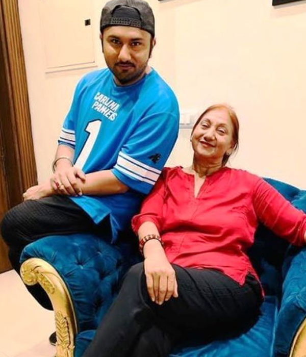 Yo Yo Honey Singh with his Mother (Bhupinder Kaur)