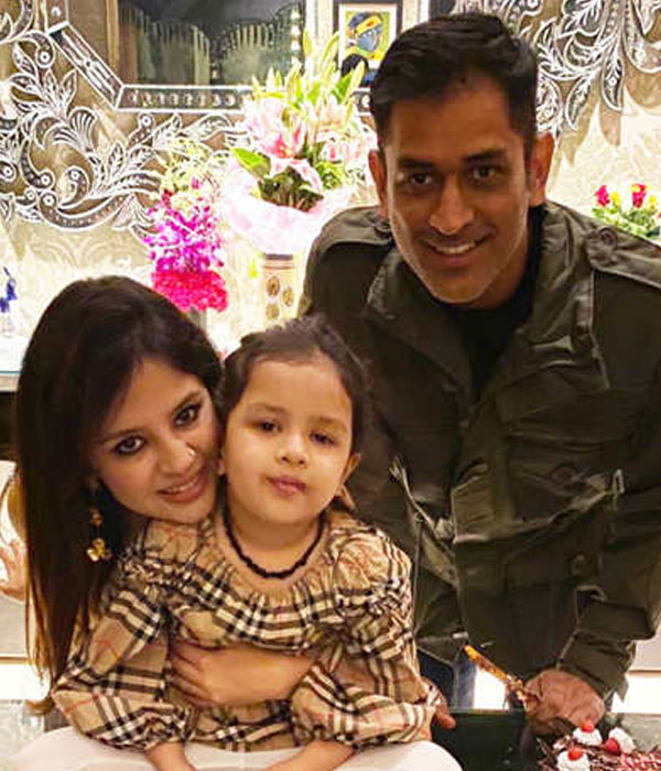 Mahendra Singh Dhoni with his Wife & Daughter 