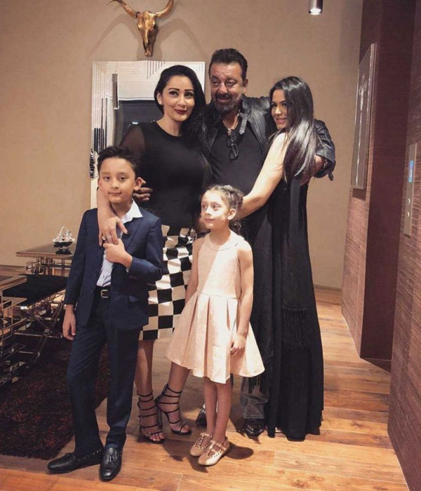 Sanjay Dutt with his Wife and Children