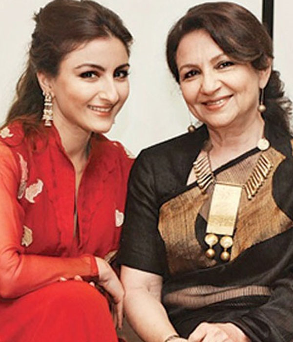 Sharmila Tagore with Her Daughters (Soha Ali Khan)