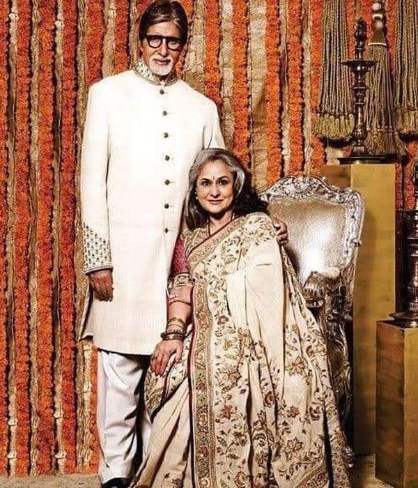 Amitabh Bachchan with his wife (Jaya Bachchan)