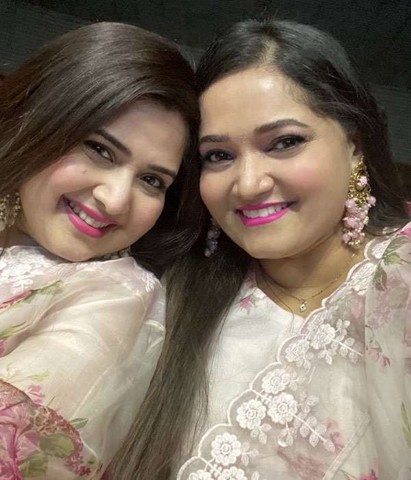 Anuradha Bhat with her Sister (Anupama Bhat)