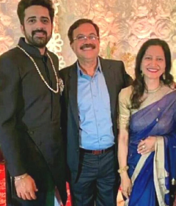 Avinash Sachdev with his Parents