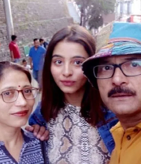 Bhoomika Vasishth with her Parents