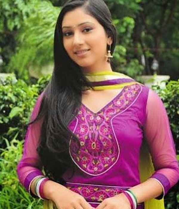 Disha Parmar Young Age Picture