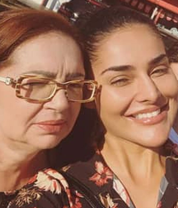 Nathalia Kaur With her Mother Picture