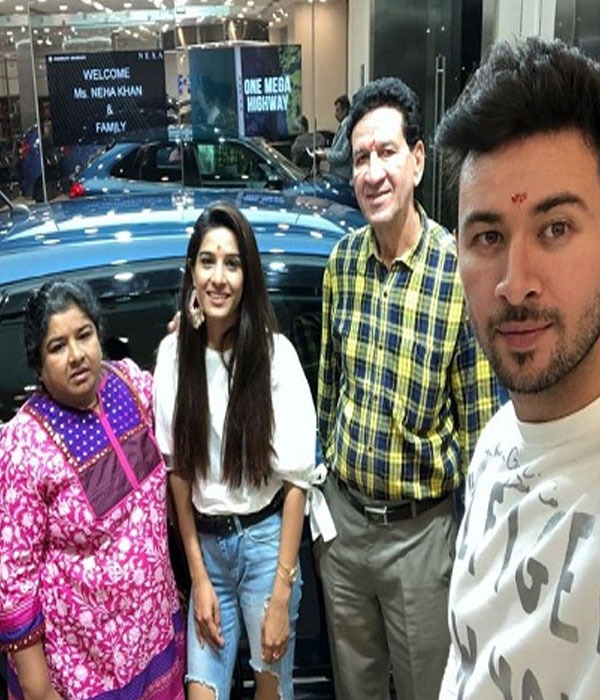 Neha khan With her Family Picture