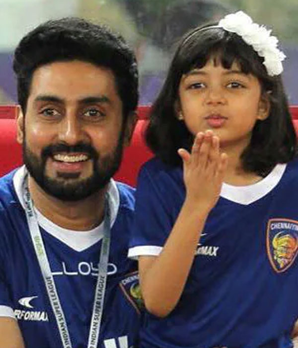 Aaradhya Bachchan With her Father Picture