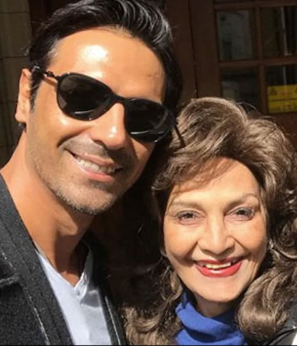 Arjun Rampal with his Mother (Gwen Rampal)