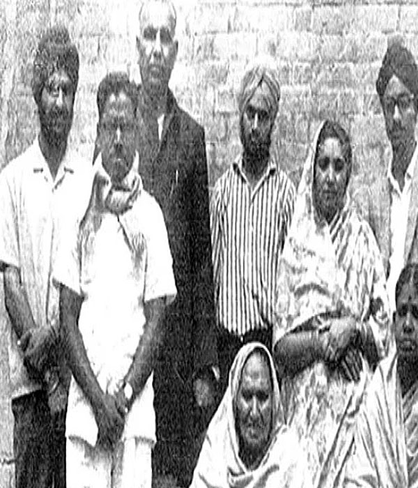Bhagat Singh With his Family Picture