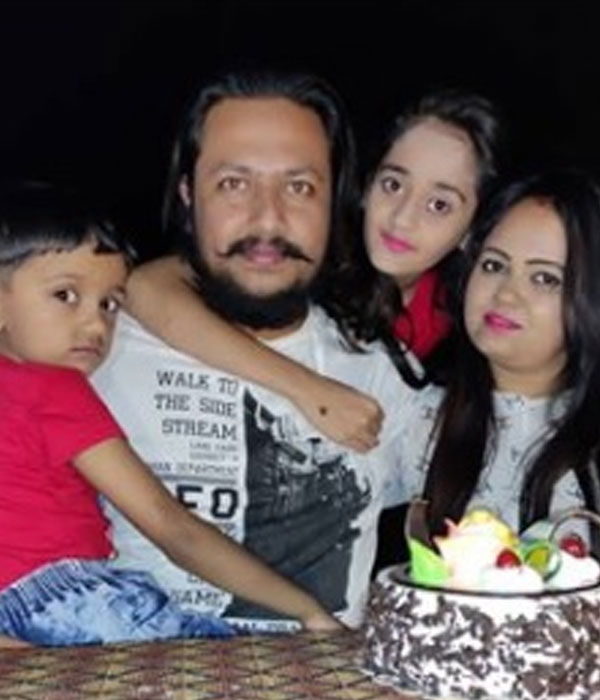 Bindass Kavya Yadav With her Family Picture