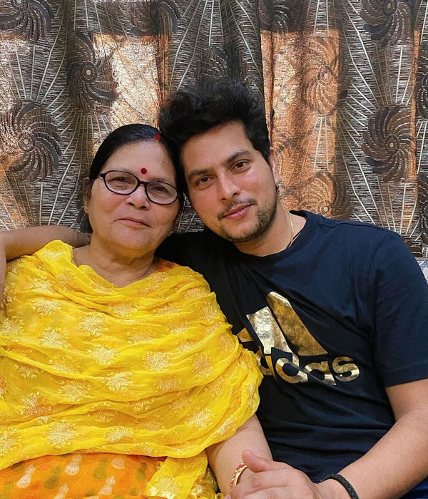 Kuldeep Yadav With is Mother Picture