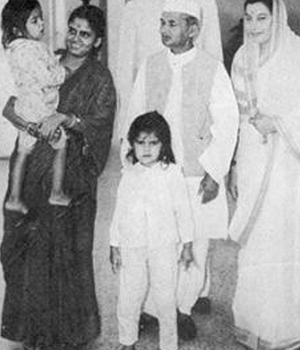 Lal Bahadur Shastri With his Children Picture