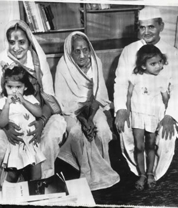 Lal Bahadur Shastri With his Family Picture