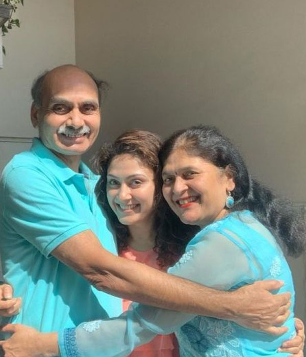 Manjari Fadnis With is Family Picture