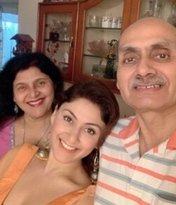Manjari Fadnis With is  Father Picture