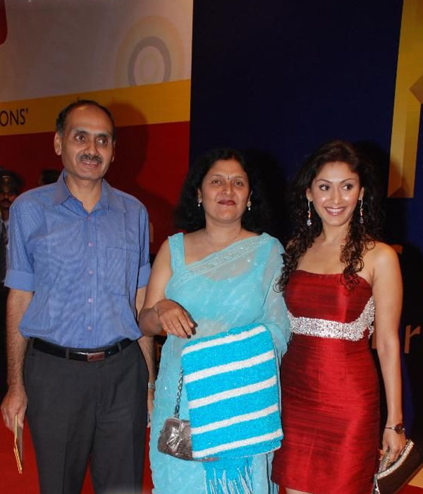 Manjari Fadnis With is Mother Picture
