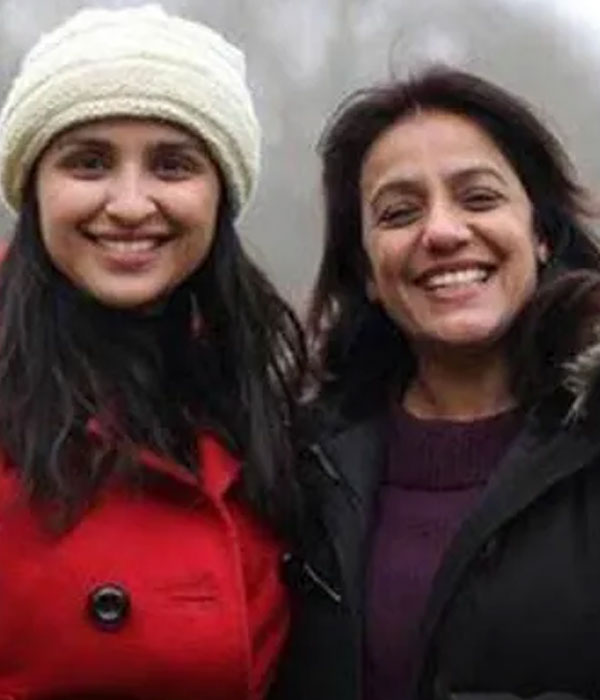 Parineeti Chopra With his Mother Picture