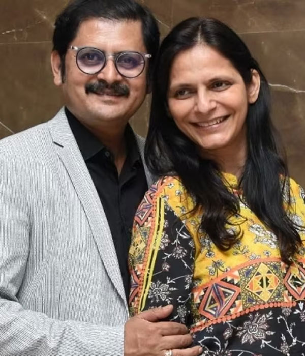 Rohitash Gaud With is Girlfriend Picture