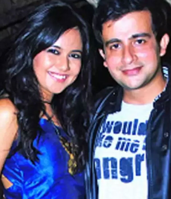 Roopal Tyagi With her Boyfriend Picture