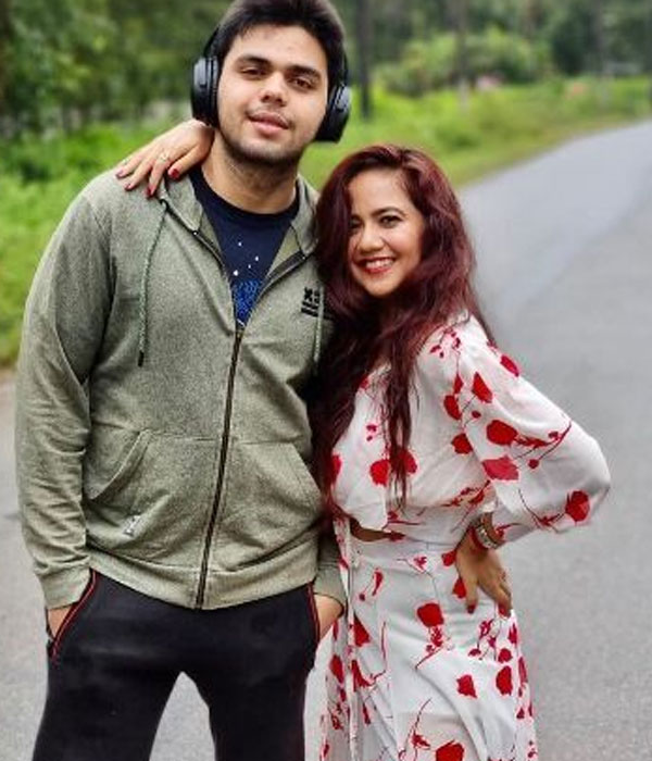 Roopal Tyagi With her brother Picture