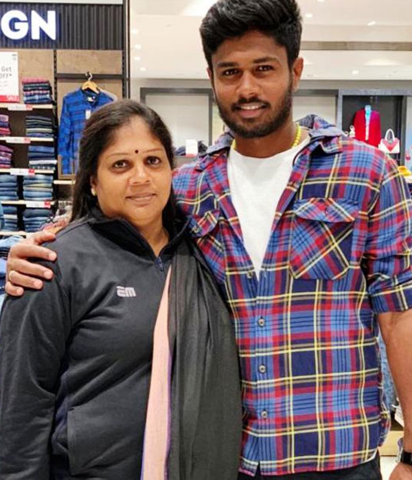Sanju Samson With his Mother Picture