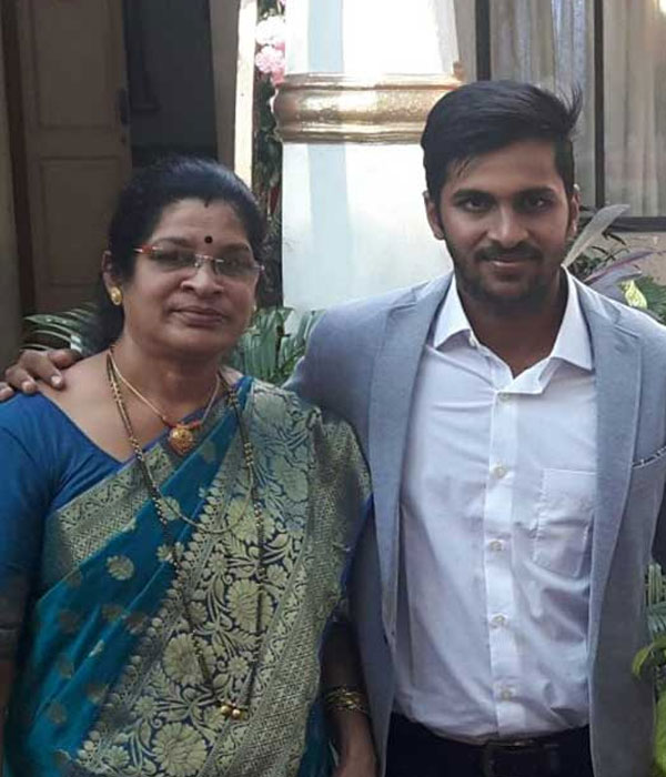Shardul Narendra Thakur With is Mother Picture