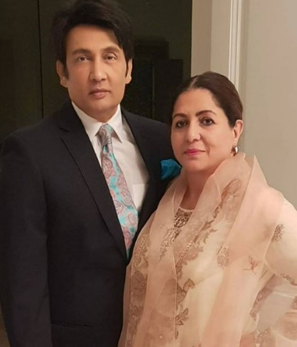 Shekhar Suman With is Wife Picture