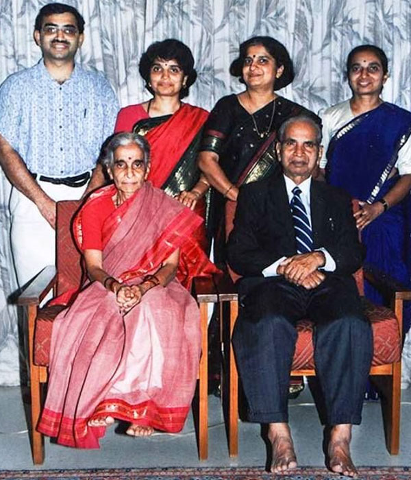 Sudha Murthy Family Picture