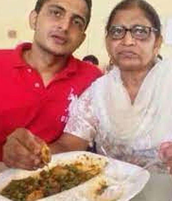 Sukha Kahlon With is Mother Picture