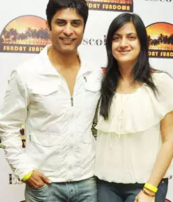 Vikas Bhalla With is Girlfriend Picture