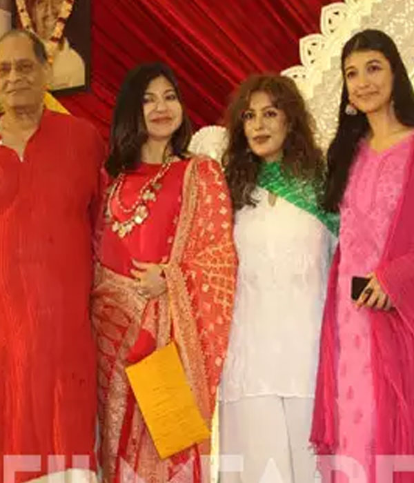 Alka Yagnik With her Family Picture