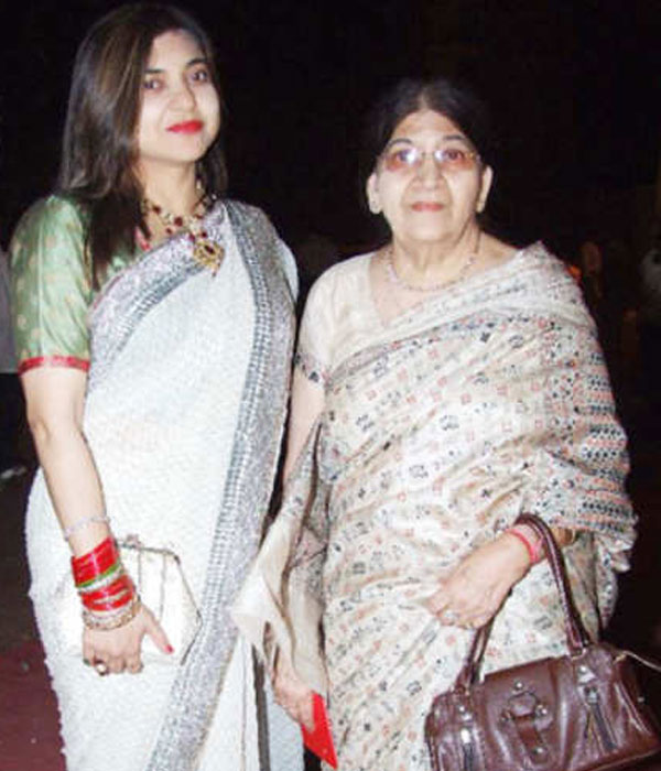 Alka Yagnik  With her Mother Picture