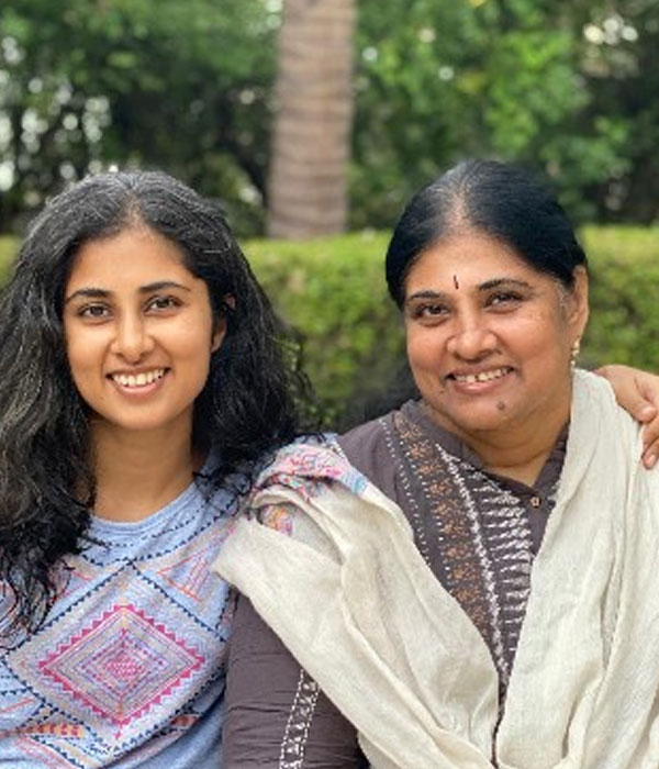 Ashok Selvan Sister (Abhinaya) and Mother (Malar)