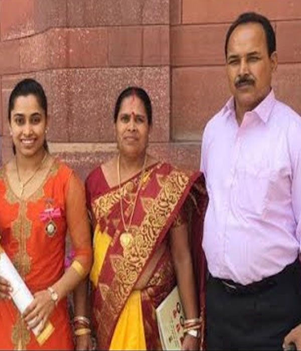Dipa Karmakar With her Family Picture