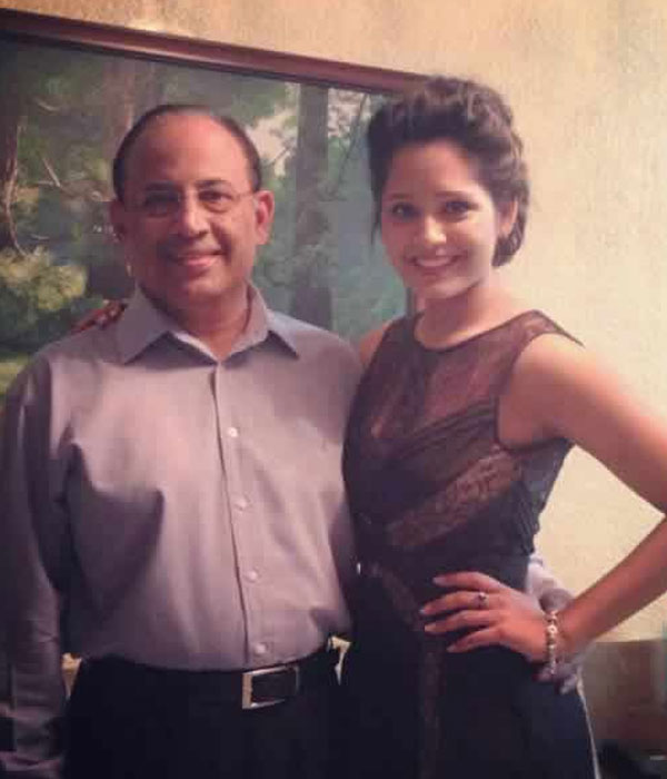 Dipika Pallikal Karthik With her Father Picture