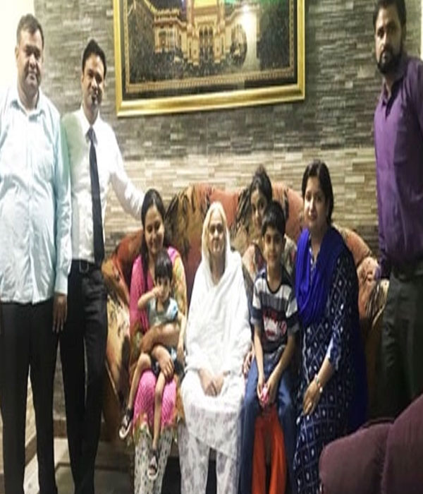 Dr. Kafeel Khan With his Family Picture