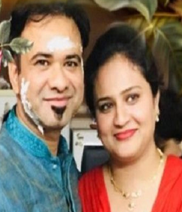 Dr. Kafeel Khan With his Wife Picture