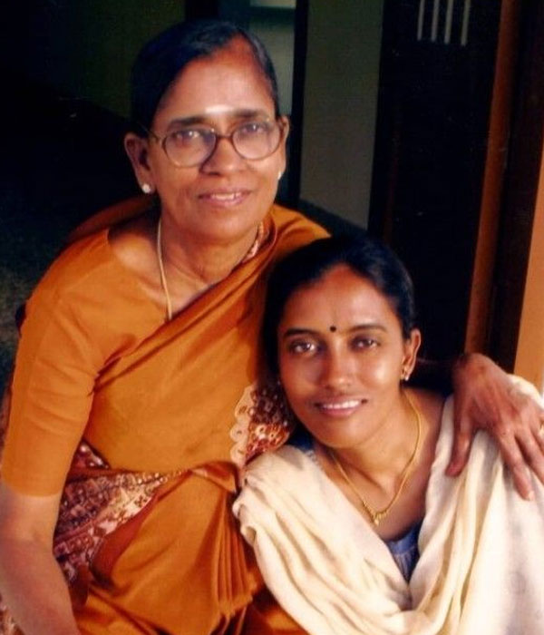 Jothimani Sennimalai With her Mother Picture