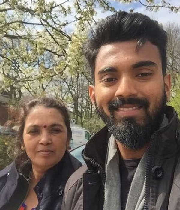 Kannanur Lokesh Rahul With his Mother Picture