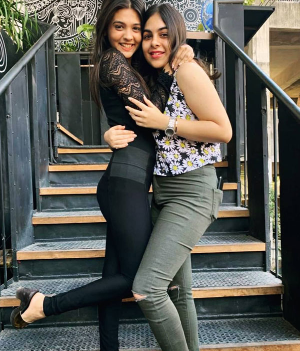 Pranali Rathod With her Sister Picture