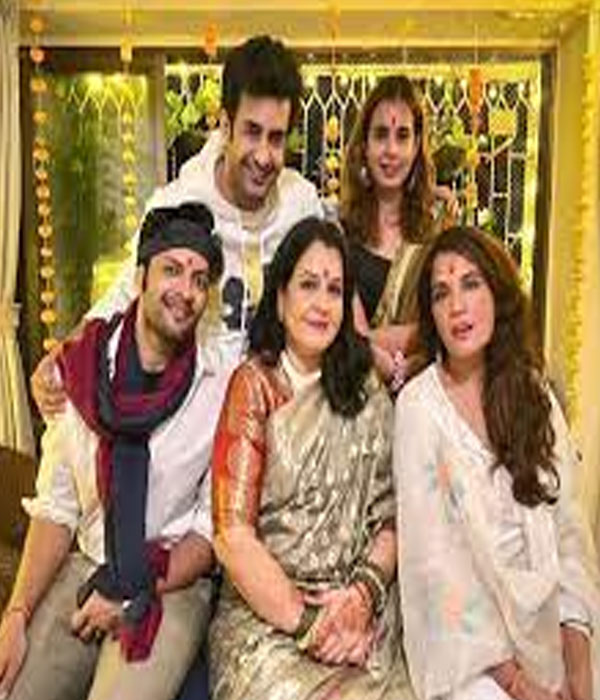 Satyajeet Dubey With his Family Picture
