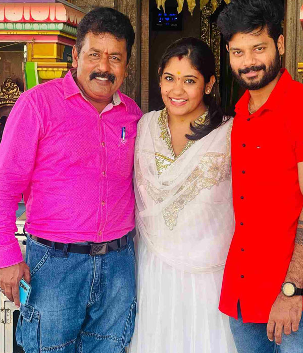 Sruthi Shanmuga Priya With her Father Picture