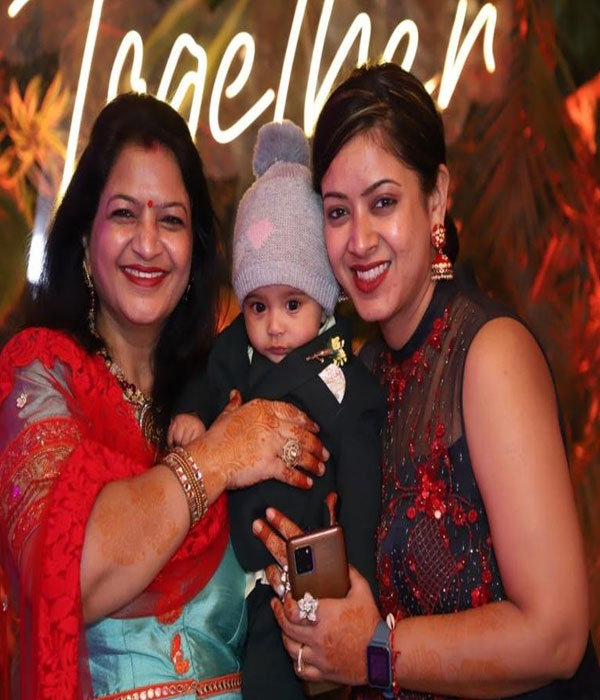 Tanu Jain With her Children Picture