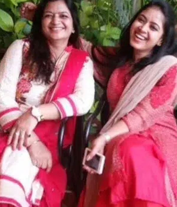 Tanu Jain With her Mother Picture