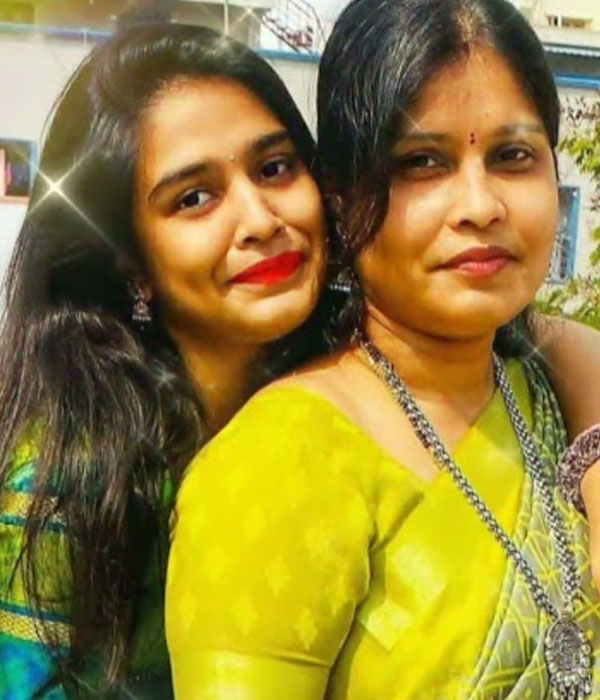 Varsha Dsouza With his Mother Picture