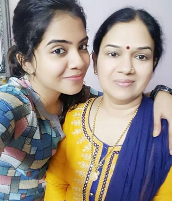 Vidya Vijay With her Mother Picture