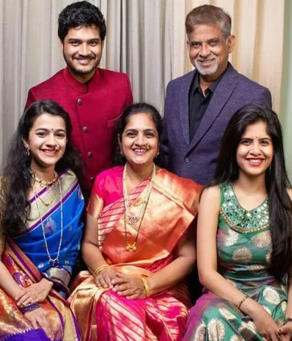Amruta Deshmukh With her Family Picture